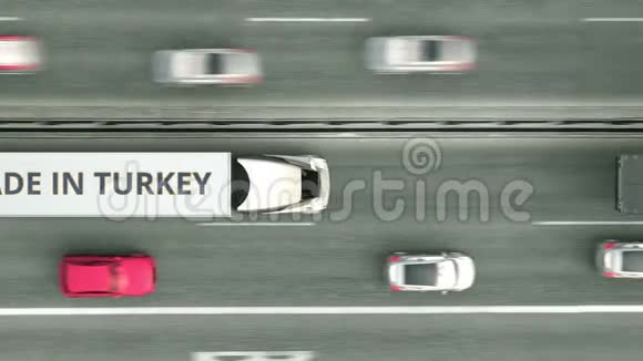 拖车卡车与MADE在土耳其文字沿公路行驶土耳其商业相关可循环三维动画视频的预览图