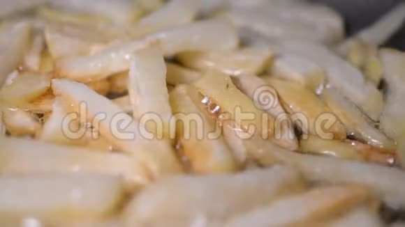 炸薯条烹饪大高清镜头慢镜头视频的预览图
