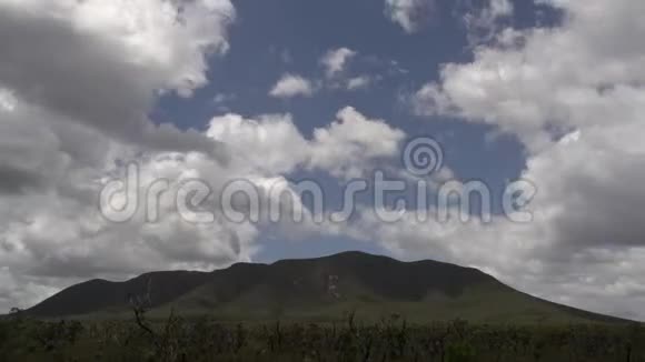 西澳大利亚州斯特林山脉的云影时间流逝视频的预览图