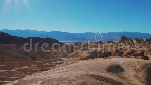 死亡谷国家公园在阳光明媚的一天美丽的加利福尼亚沙漠视频的预览图