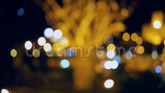 第比利斯格鲁吉亚波克夜景灯光明亮的和平桥梁铁木视频的预览图