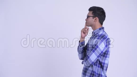 幸福年轻的印度时髦男人的侧写视频的预览图