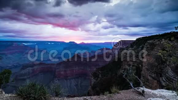 大峡谷国家公园的日出和云视频的预览图