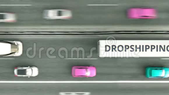 在高速公路上行驶的带有Drophipping文字的拖车的空中俯视图循环三维动画视频的预览图