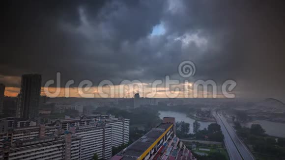 新加坡暴雨日黑天时光视频的预览图