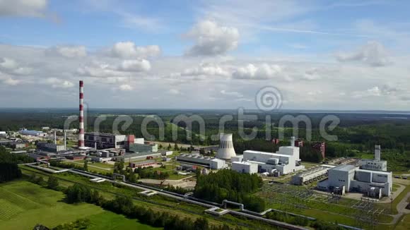 空中景观里加TEC2电力电站无人机顶景4KUHD视频视频的预览图