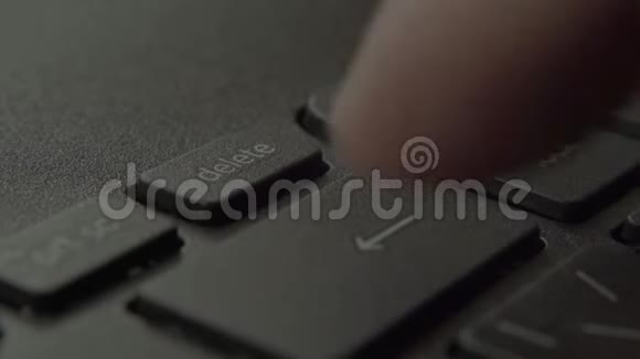 手指按键盘上的空格键视频的预览图