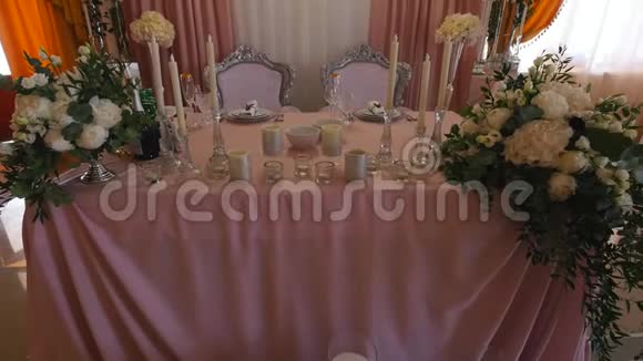节日和婚宴的鲜花装饰视频的预览图