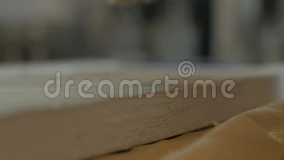 油漆木结构视频的预览图