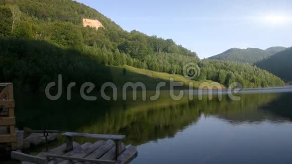 湖和山视频的预览图