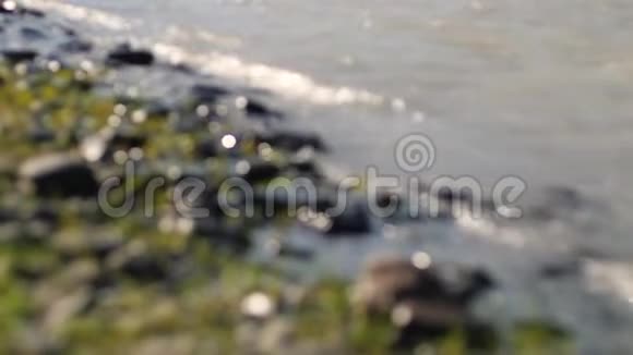 冰岛黄金圈的苏富沃斯瀑布岩石景观悬崖特写的河水在岩石上流淌视频的预览图