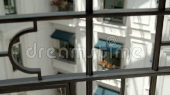 美丽的欧式花阳台视频的预览图
