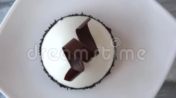 圆顶形状的蛋糕白釉视频的预览图