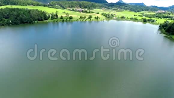 斯洛文尼亚Velenje湖水面视频的预览图