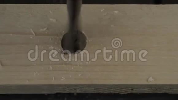 人钻木木板视频的预览图