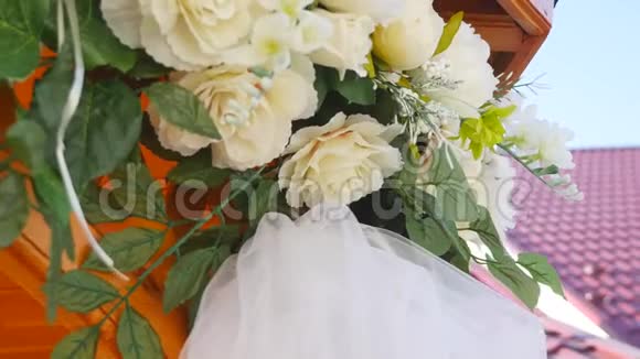 老式玫瑰花束安排婚礼装饰视频的预览图