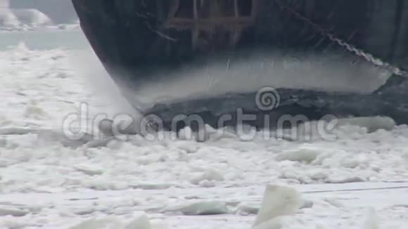 多瑙河上的破冰船视频的预览图