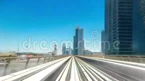 铁路地铁的延时行程沿谢赫扎耶德路行驶视频的预览图