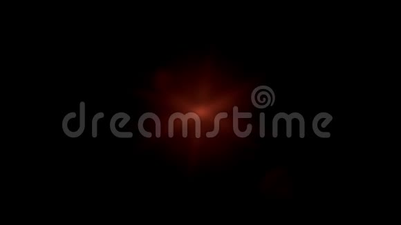 抽象光学老式镜头耀斑爆发在黑色背景4K红色和橙色镜头耀斑灯动画混合覆盖视频的预览图