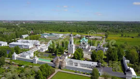 俄罗斯雅罗斯拉夫尔附近的托尔斯基修道院视频的预览图