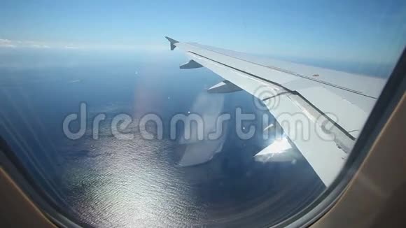 飞机飞越海洋视频的预览图
