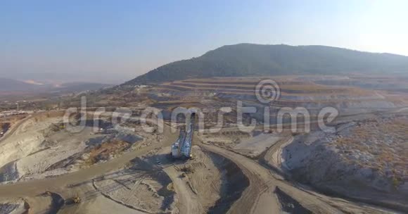 煤矿和机器2016年视频的预览图