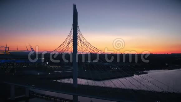 缆车桥高速公路近现代体育场商业摩天大楼视频的预览图
