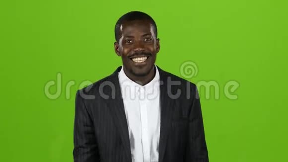 非裔美国人他的微笑征服了所有人笑声是有感染力的绿色屏幕视频的预览图
