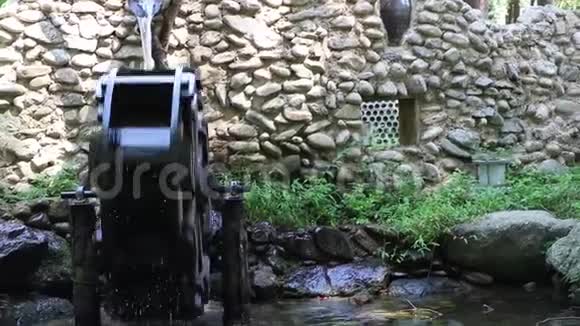 水磨用水轮提水灌溉视频的预览图