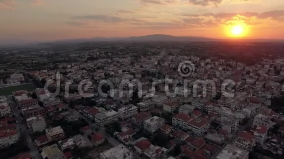 日出时的空中景观NeaKallikratia希腊视频的预览图