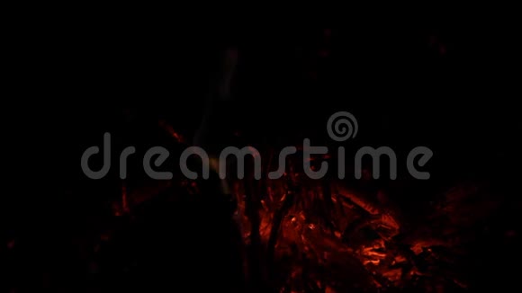 夜晚的火焰抽象的火焰闪烁视频的预览图