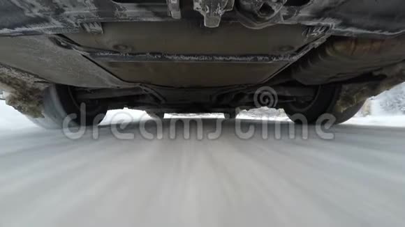 雪道行驶摄像头下方车视频的预览图