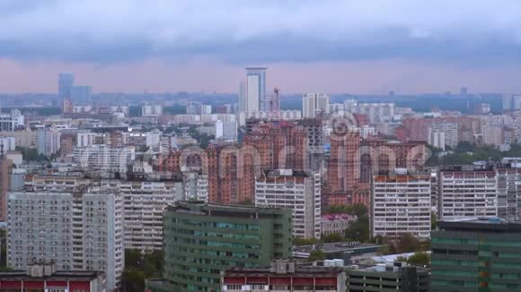 莫斯科日落时从上方俯瞰城市视频的预览图