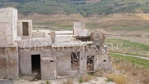 希腊克里特岛废弃村庄的房屋被毁视频的预览图