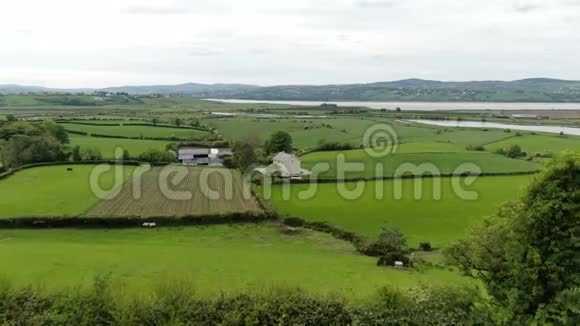 爱尔兰的曼诺坎宁汉观景区的广阔景观视频的预览图