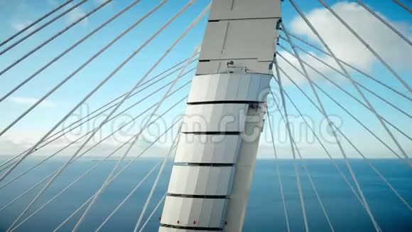 发达城市金属塔缆上的防雷设备在海上停留视频的预览图