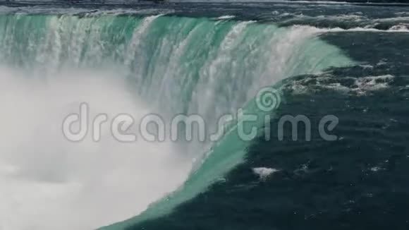距离尼亚加拉的马蹄瀑布下落点极近2视频的预览图