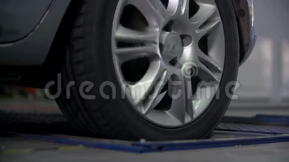 测试后轮胎的断裂视频的预览图
