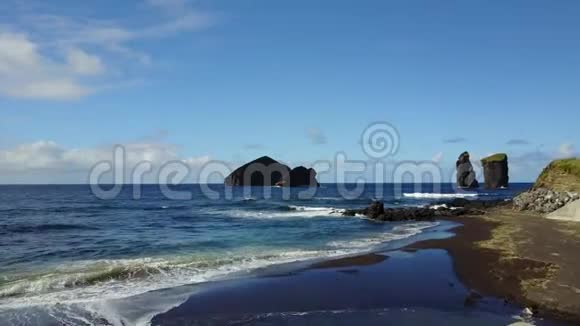 亚速尔群岛葡萄牙海岸线景观莫斯泰罗斯海滩视频的预览图
