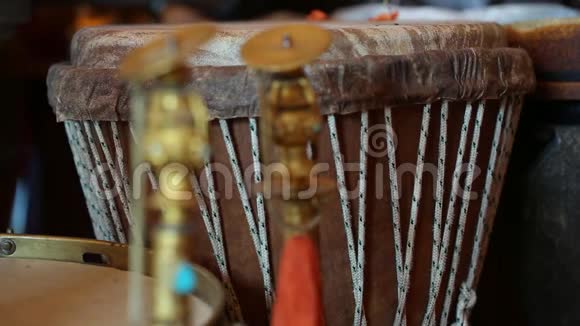 音乐乐器西藏长笛和鼓乐仪式重点视频的预览图
