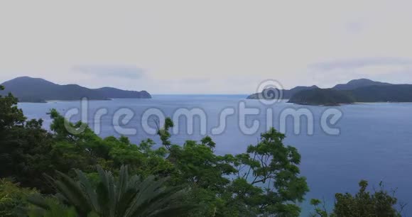 马南崎海角靠近蓝色海洋的大岛大岛广射视频的预览图