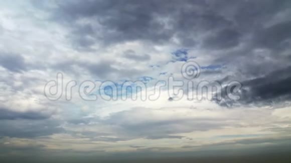 美丽的日落时间流逝暴风雨云4k视频的预览图