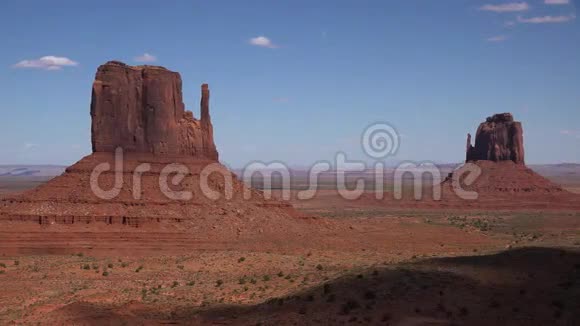 亚利桑那州西部科罗拉多高原纳瓦霍部落公园纪念谷红石崖山4k阳光景观视频的预览图