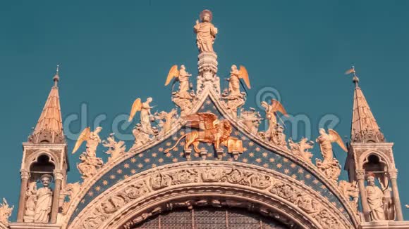 威尼斯宏伟的大教堂近景视频的预览图