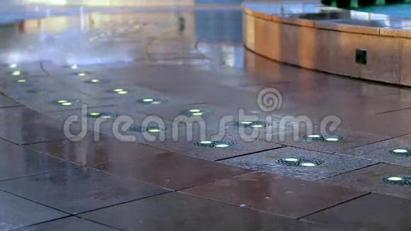 美丽的城市舞蹈喷泉迪拜码头视频的预览图