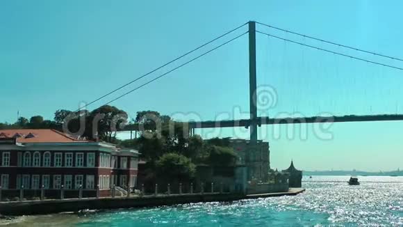 土耳其伊斯坦布尔博斯普鲁斯大桥大楼视频的预览图