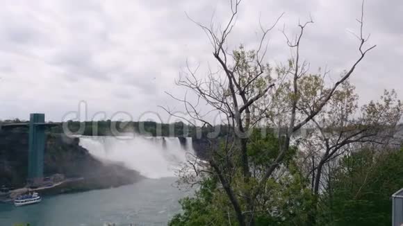 美国瀑布和马蹄瀑布尼亚加拉河瀑布视频的预览图