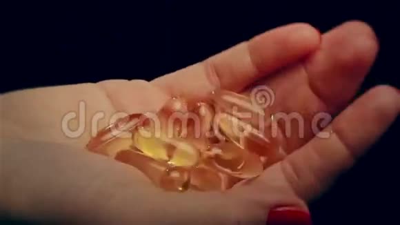 手秀丸欧米茄3凝胶胶囊药物视频的预览图