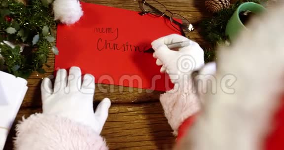 圣诞老人在卡片上写圣诞快乐视频的预览图