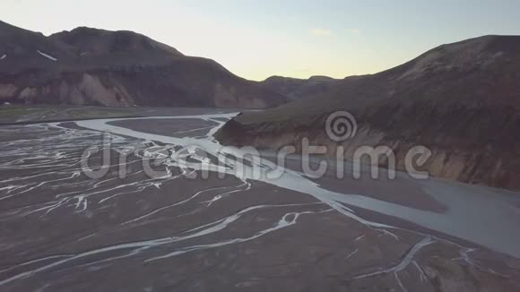 飞越冰岛的三角洲河视频的预览图